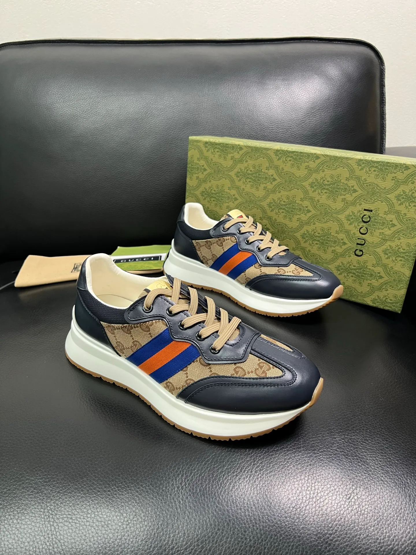 Men's shoes 💰800 Gucci top purchasing Gucci counter new model, original factory configuration of imported cowhide from Italy with printed cloth fabric, imported cowhide lining, breathable and comfortable, sole: original factory special sole is super comfortable, original factory and single goods are high quality, welcome to compare, code number 38-44 (customized 45 46) 85865